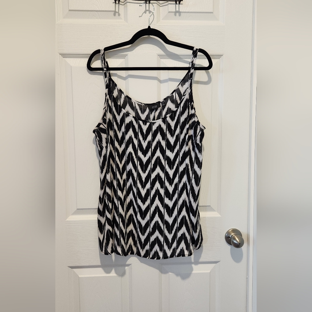 Apt. 9 Black and White Chevron Camisole